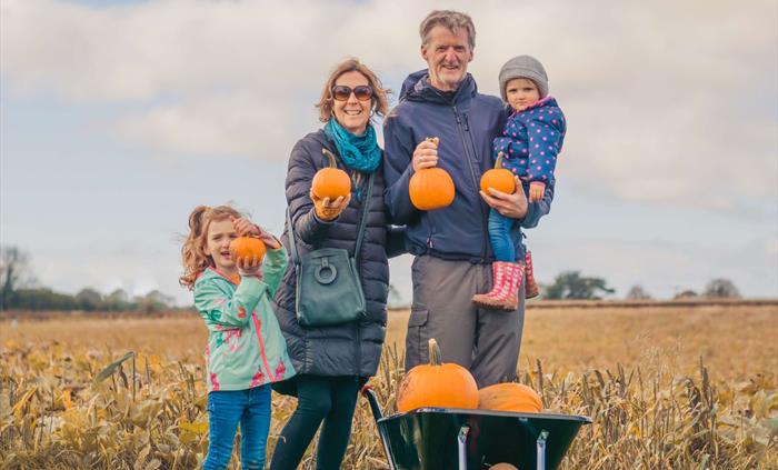 Family-Pumpkin-pIcking